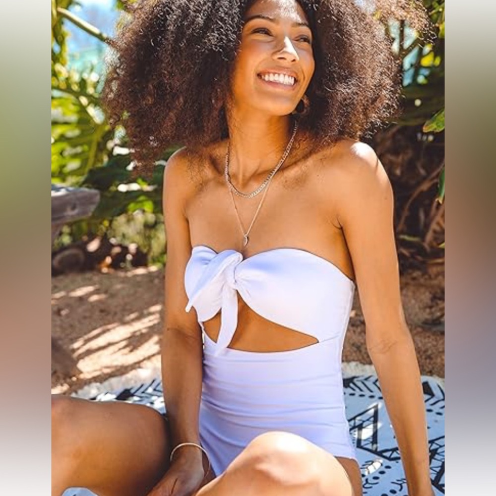 BANDEAU STYLE ONE PIECE SWIMSUIT BATHING REMOVABLE PADDED CUPS WHITE SZ MEDIUM